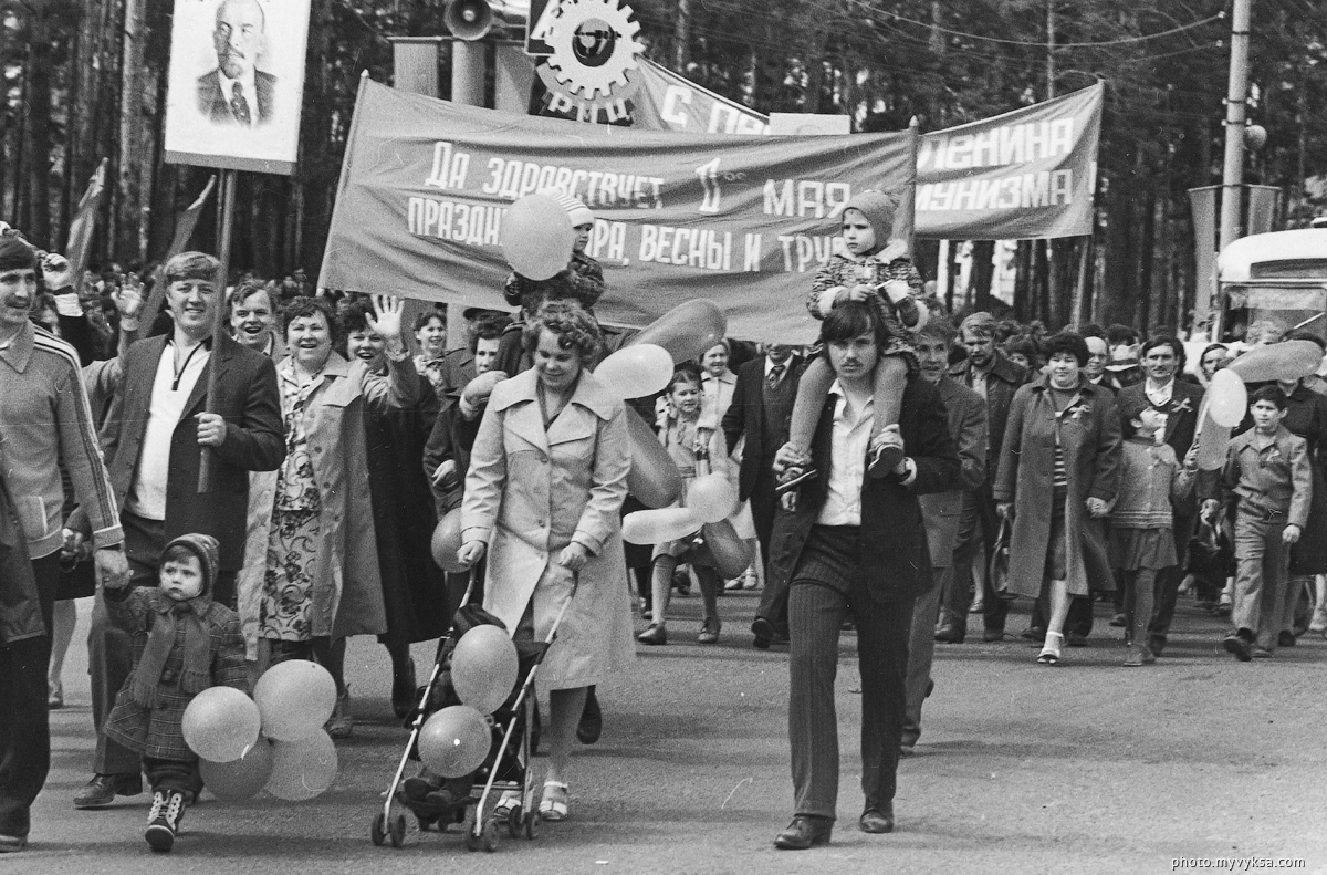 Первомайская демонстрация в Выксе. 1989 г. пл. Окт. Революции