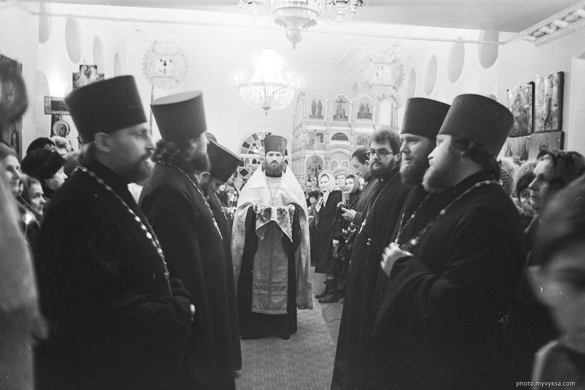 Первый пасхальный молебен на территории Христо-Рождественской церкви 1989 г. Выкса