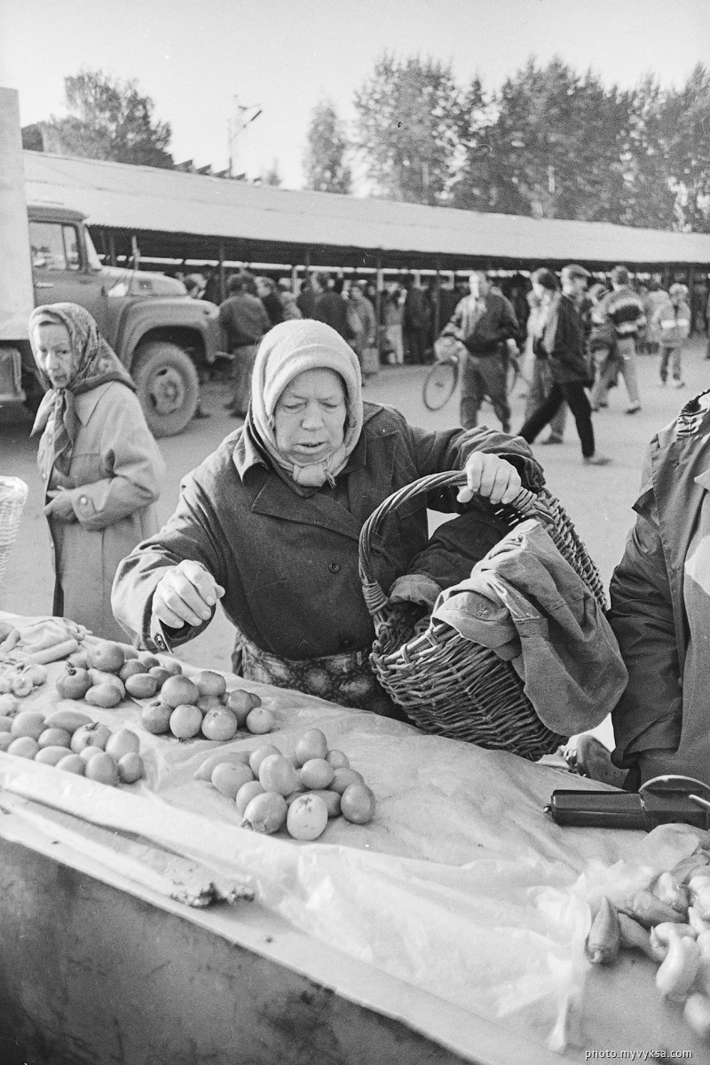 Городской рынок. Выкса. 1992г.