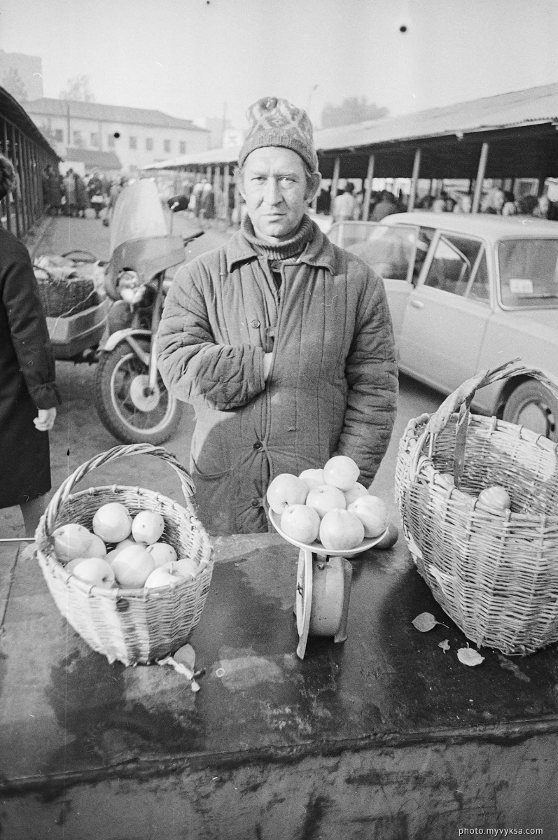 Городской рынок. Выкса. 1992г.