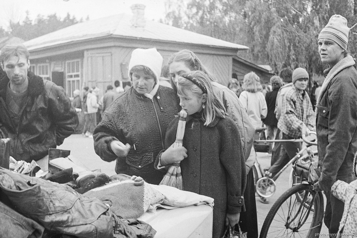 Городской рынок. Выкса. 1992г.